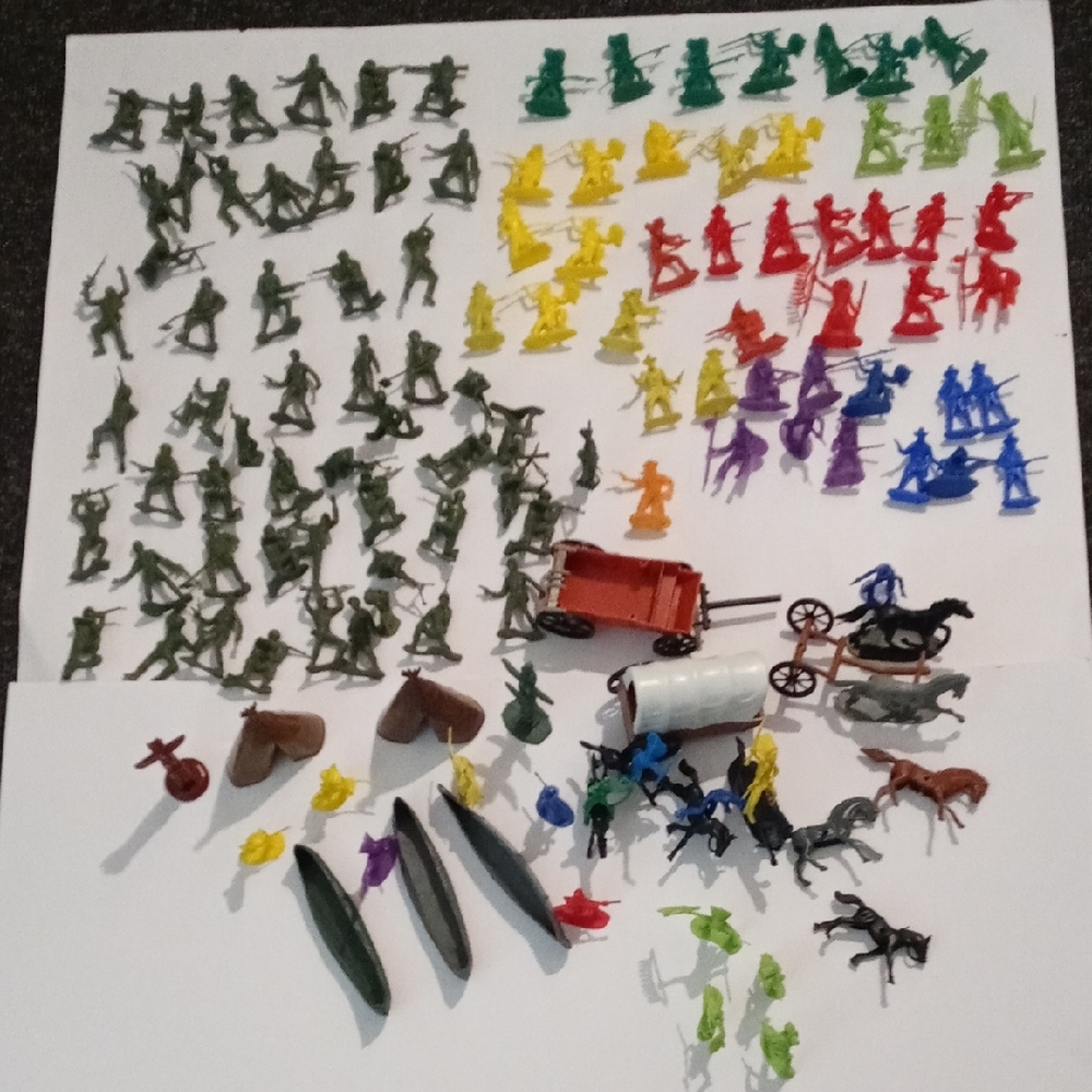 Large Lot Of Vintage Plastic Figures And Accessories